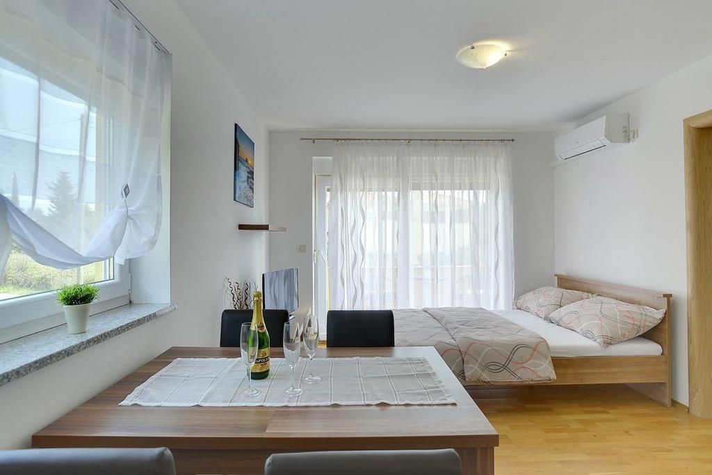 Apartments Kralj 메덜린 외부 사진