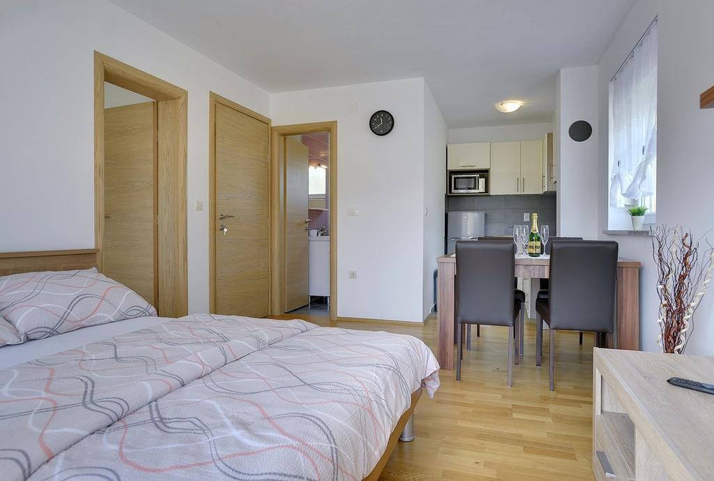 Apartments Kralj 메덜린 외부 사진